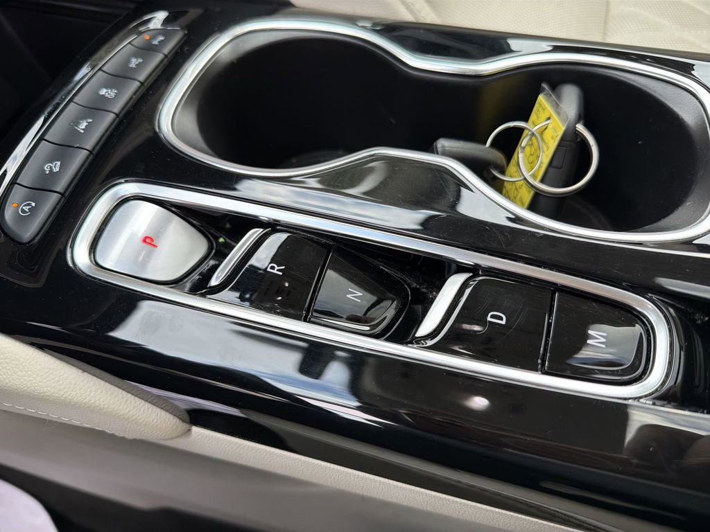 Used 2023 Buick Envision Avenir image 26