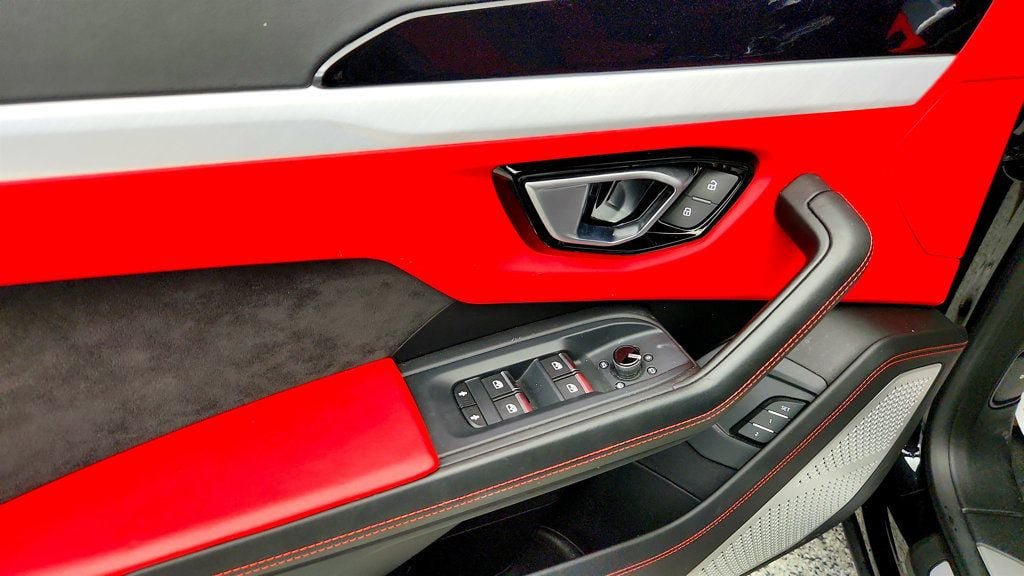 Used 2019 Lamborghini Urus AWD/4WD image 13