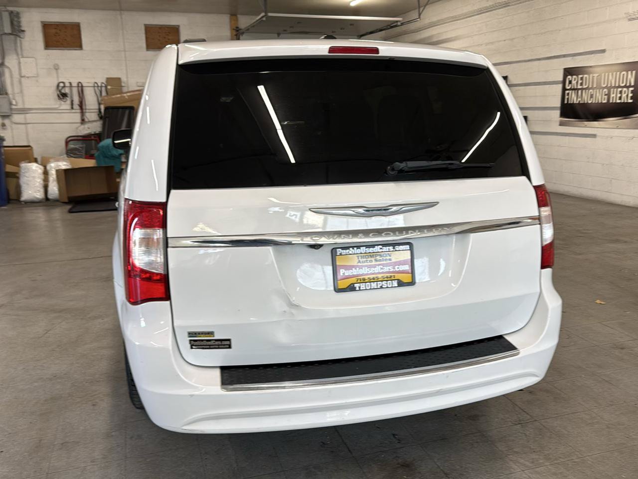 Used 2015 Chrysler Town & Country Touring FWD image 86