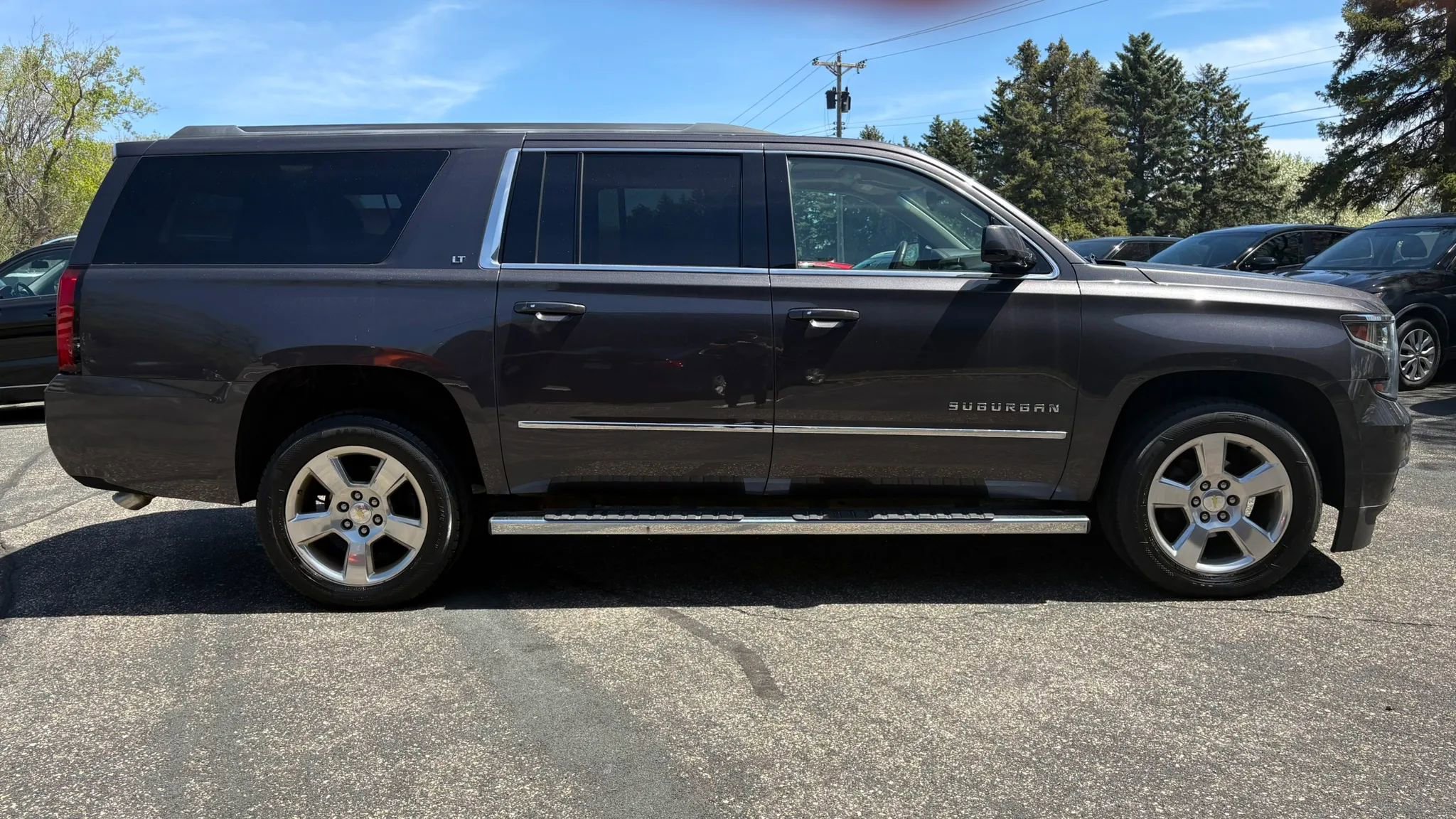 Used 2018 Chevrolet Suburban LT w/ LT Signature Package AWD/4WD image 11