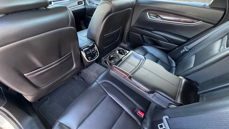 Used 2017 Cadillac XTS Luxury FWD image 7