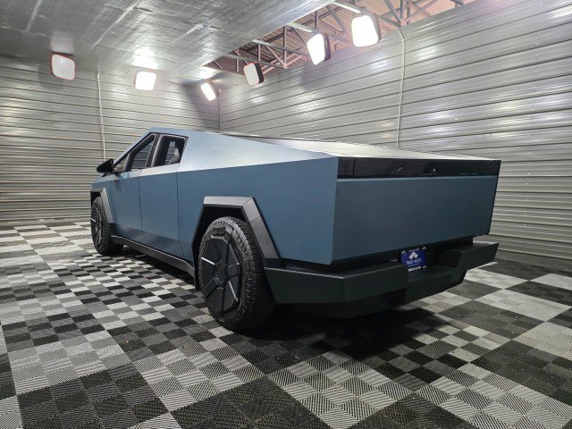 Used 2024 Tesla Cybertruck AWD Crew Cab image 7