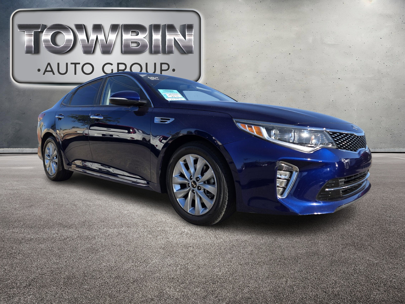 Used 2018 Kia Optima S image 2