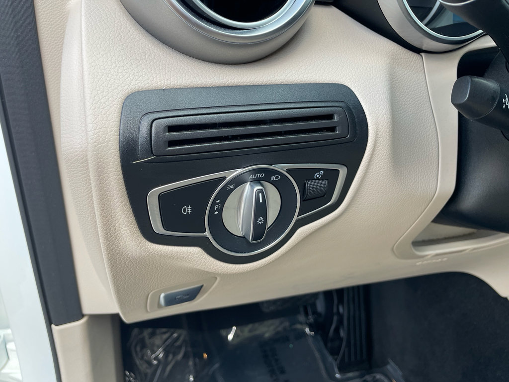 Used 2021 Mercedes-Benz GLC 300 4MATIC image 15