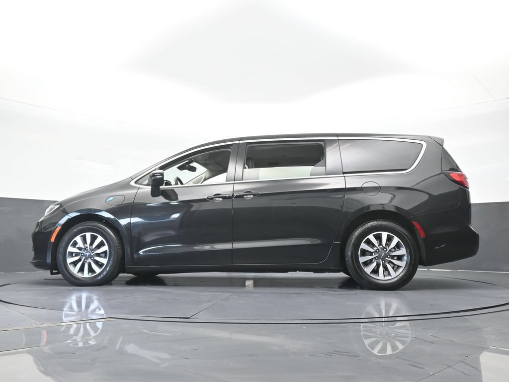 Used 2023 Chrysler Pacifica Touring-L FWD image 57
