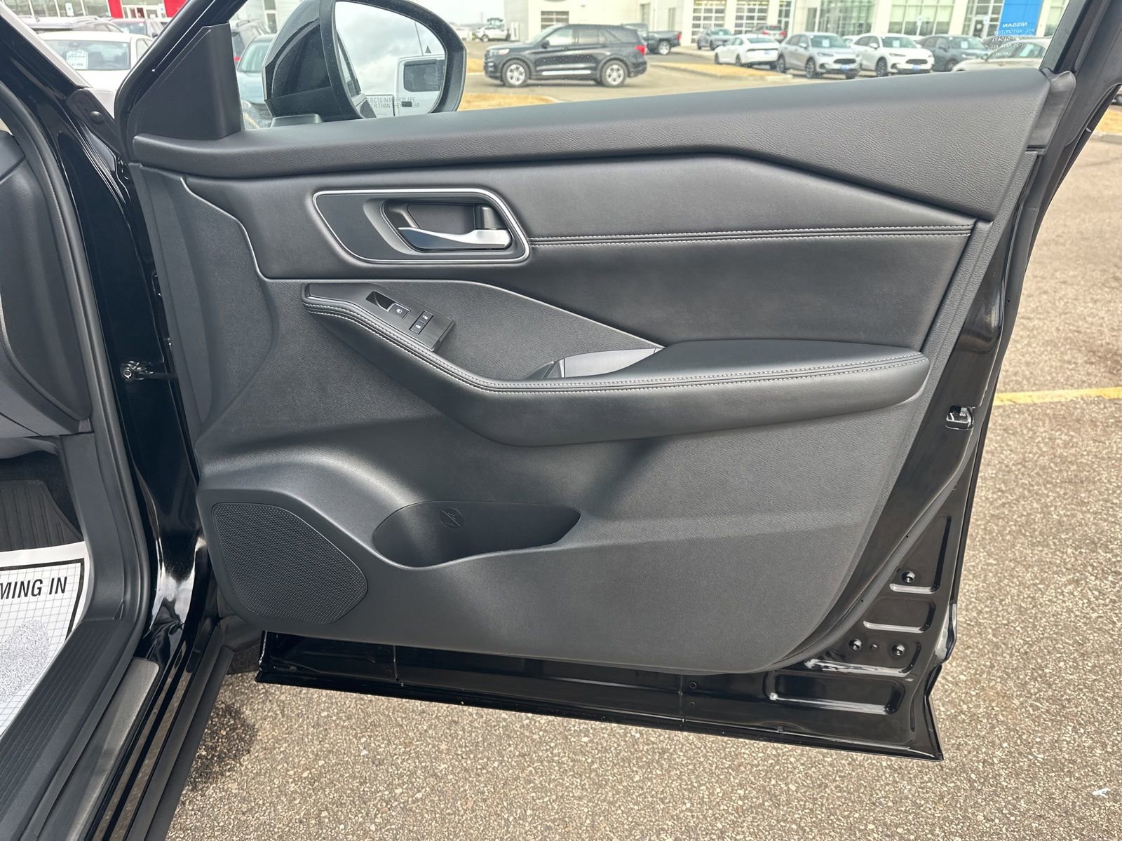 Used 2024 Nissan Rogue Platinum image 37