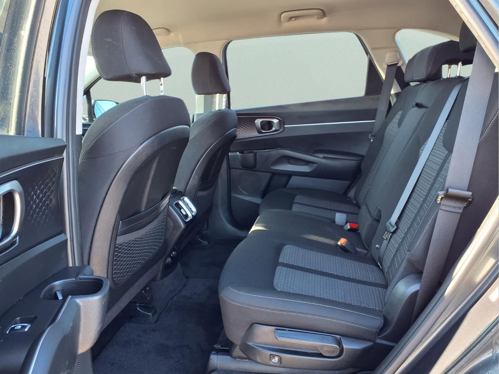 Used 2023 Kia Sorento LX image 21