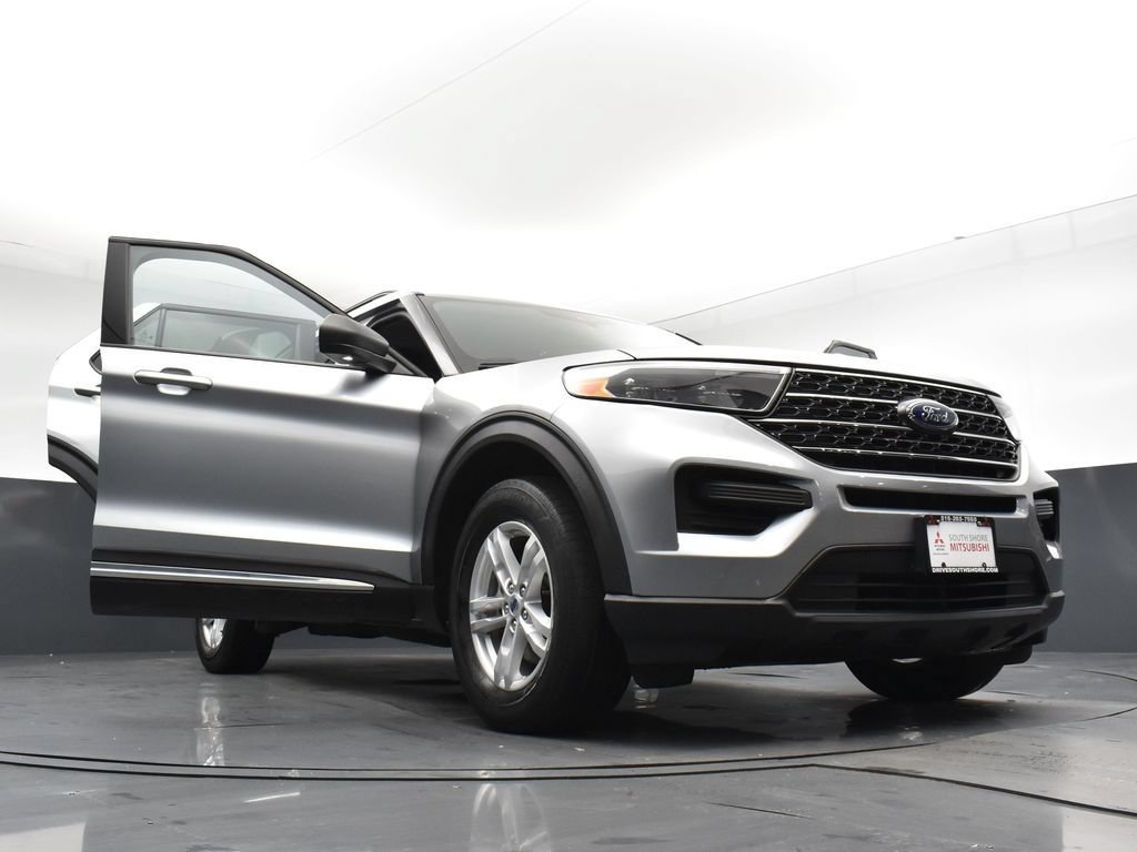 Used 2023 Ford Explorer XLT AWD/4WD image 29