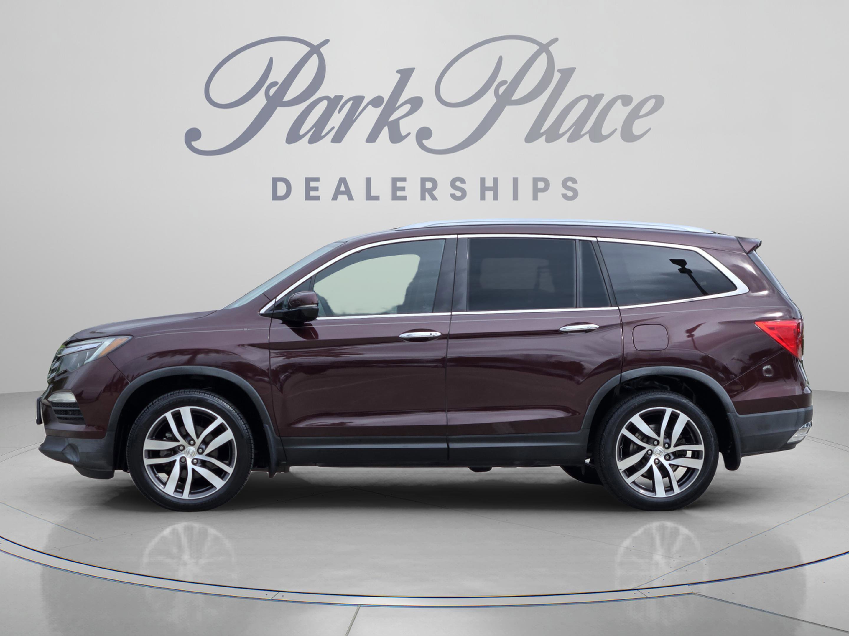 Used 2017 Honda Pilot Touring image 2