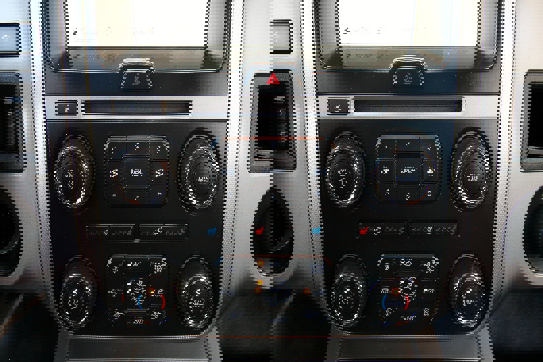 Used 2017 Ford Expedition XLT w/ Equipment Group 202A RWD image 30