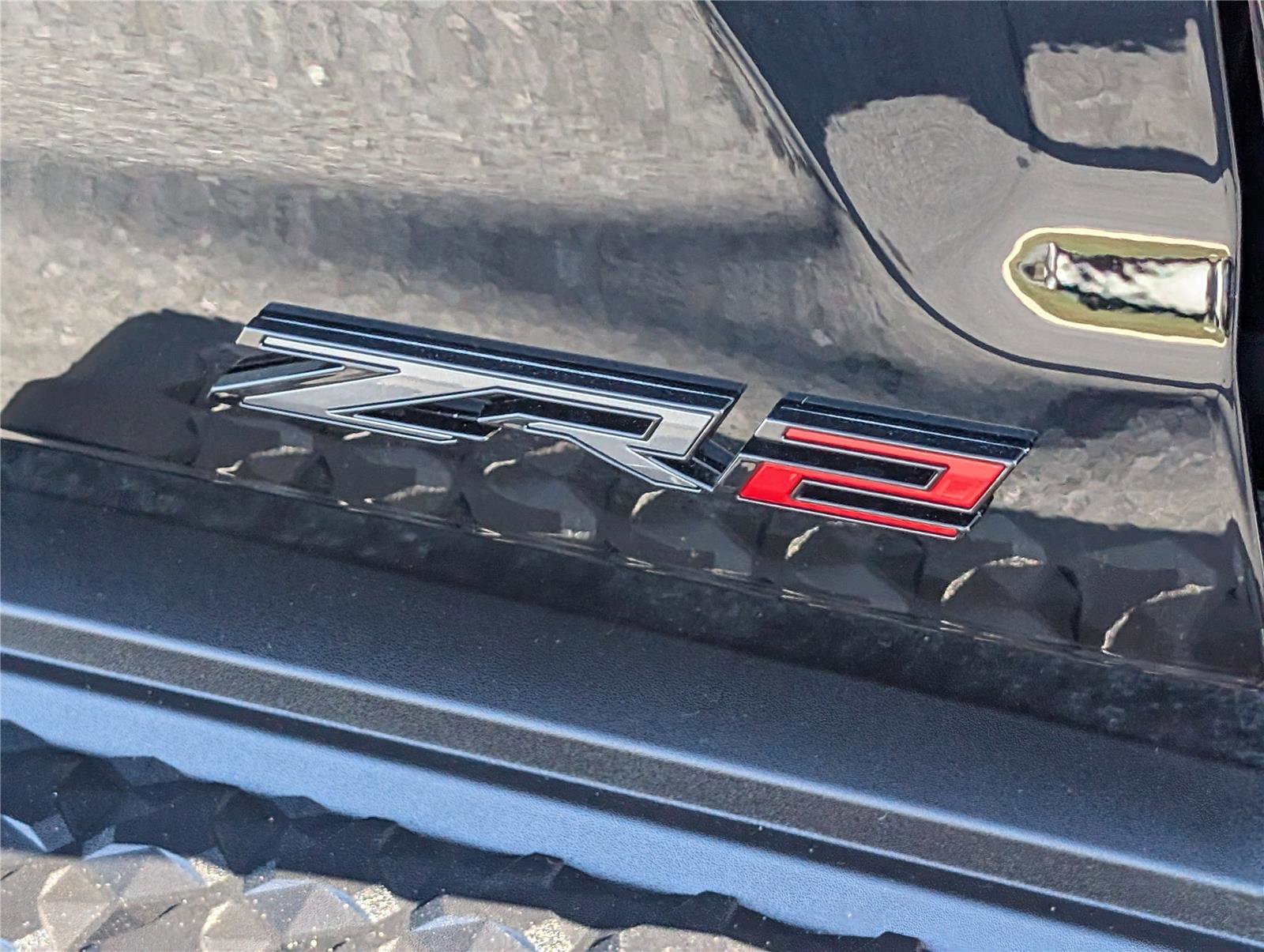 Used 2025 Chevrolet Colorado Z71 w/ Midnight Edition image 9