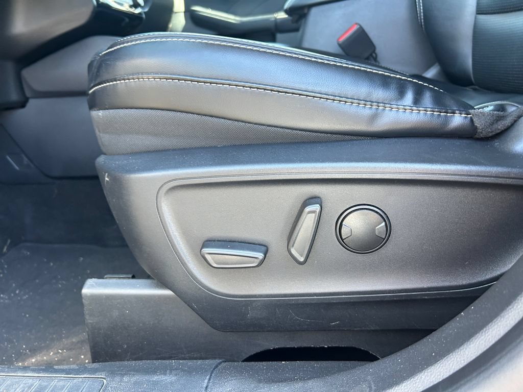Used 2025 Ford Escape Platinum AWD/4WD image 27