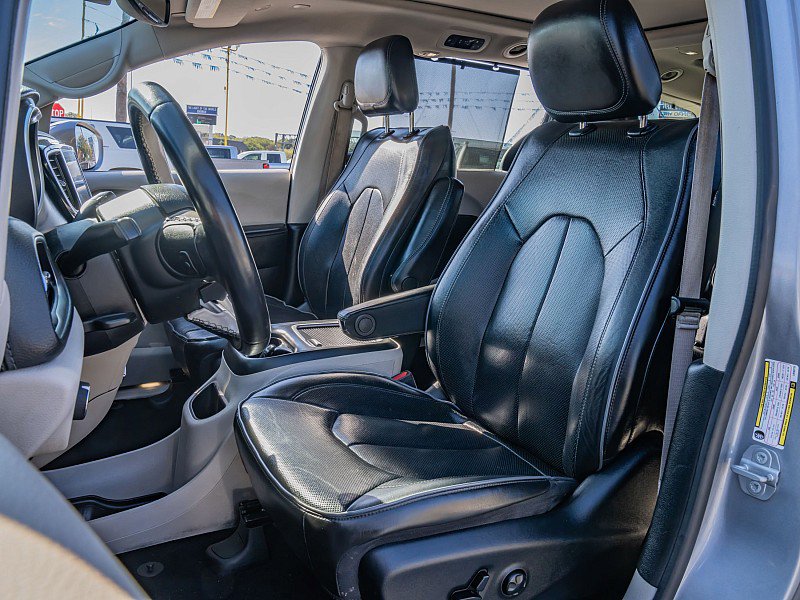 Used 2020 Chrysler Pacifica Limited image 13