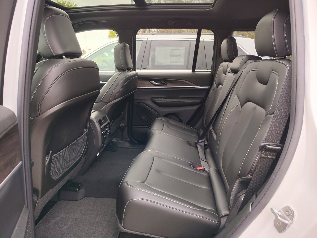 New 2025 Jeep Grand Cherokee Limited AWD/4WD image 31