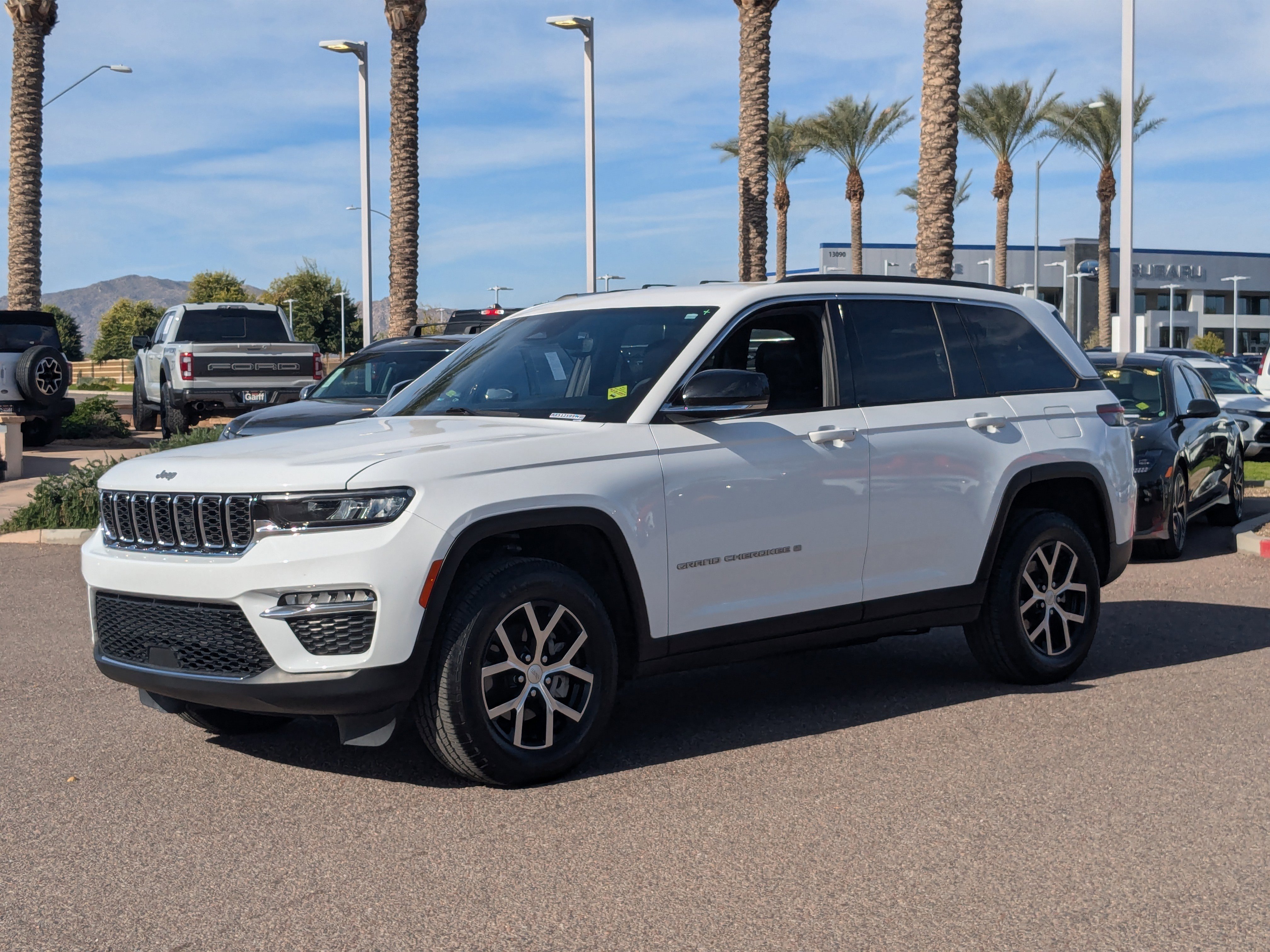 Used 2024 Jeep Grand Cherokee Limited image 7