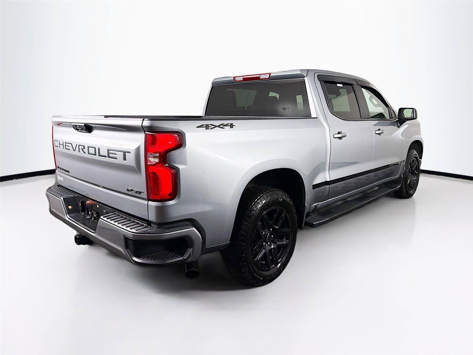 Used 2025 Chevrolet Silverado 1500 RST w/ Dark Appearance Package AWD/4WD image 11