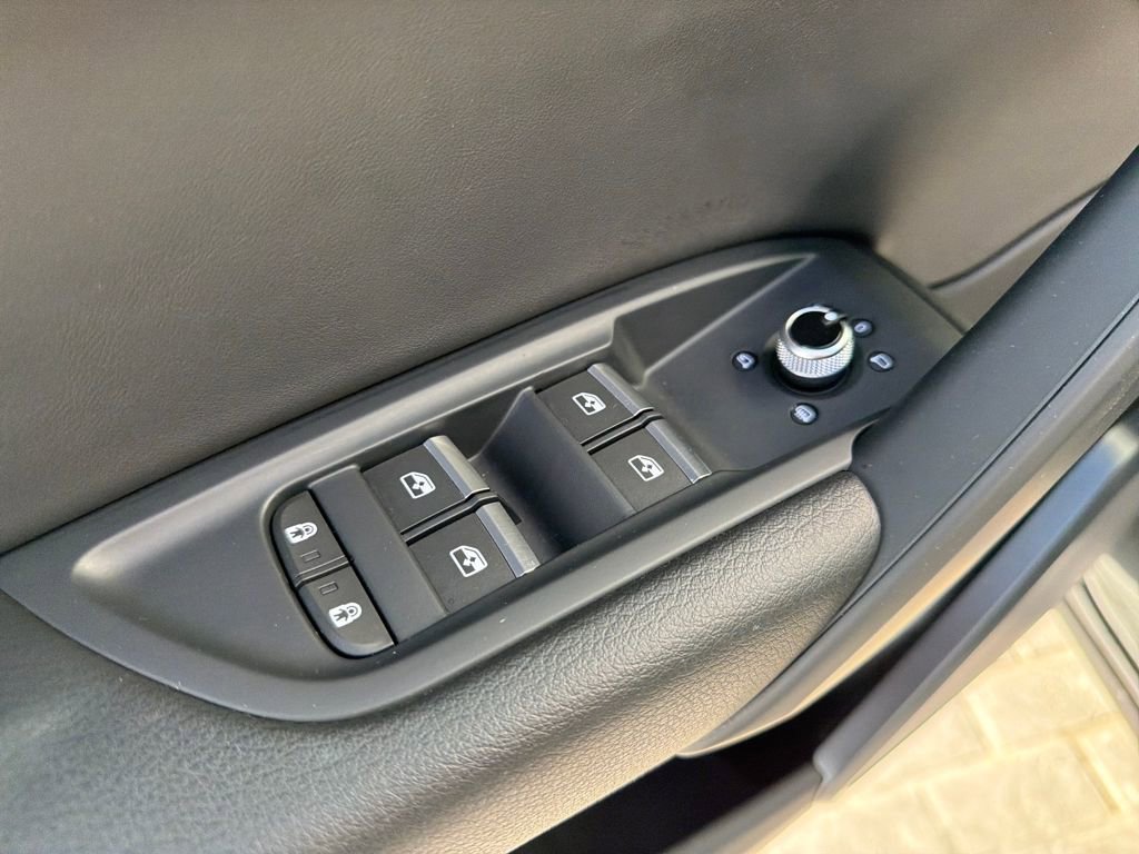 Used 2023 Audi Q5 2.0T Premium w/ Convenience Package image 11