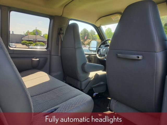 Used 2008 Chevrolet Express 3500 Passenger w/ LT Preferred Equipment Group RWD image 28