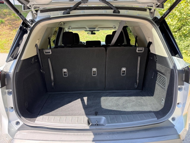 Used 2025 Nissan Pathfinder SV AWD/4WD image 17