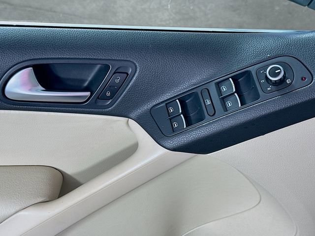 Used 2015 Volkswagen Tiguan SE image 18