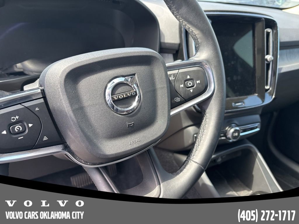 Used 2025 Volvo XC40 B5 Plus image 13