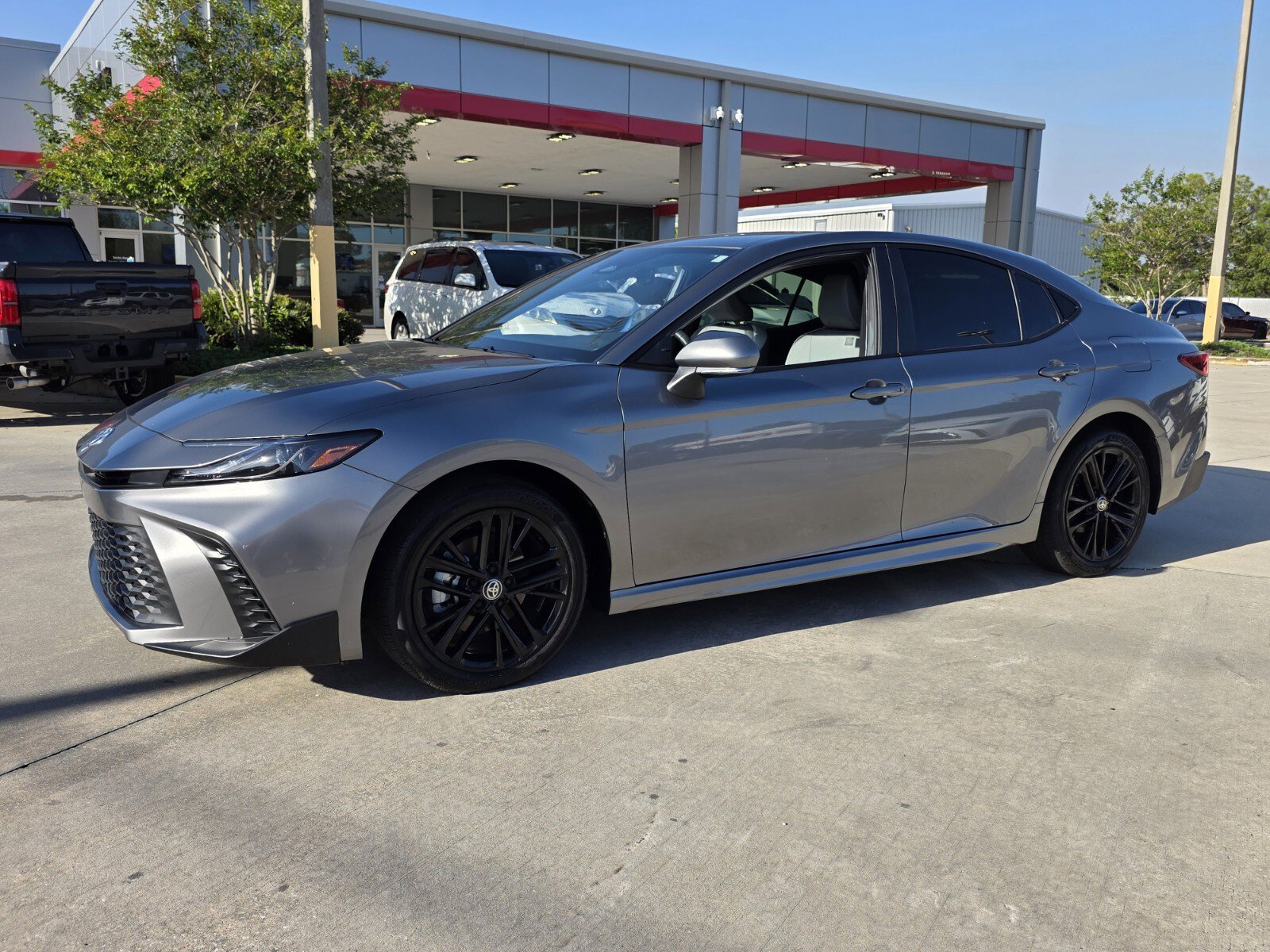 Certified 2025 Toyota Camry SE w/ Convenience Package AWD/4WD image 2