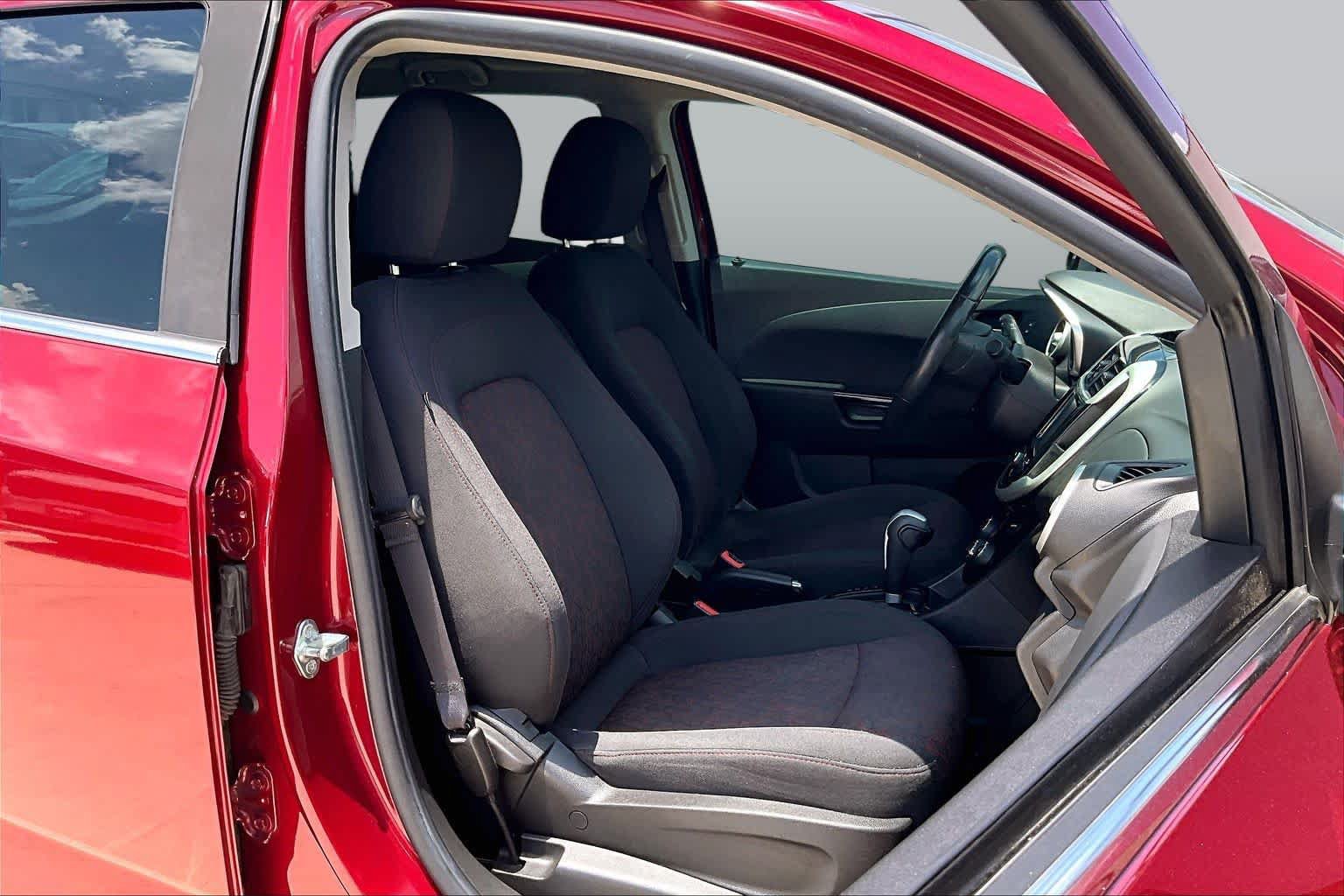 Used 2017 Chevrolet Sonic LT w/ Convenience Package FWD image 9