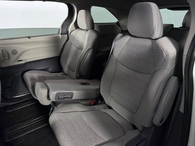 Used 2021 Toyota Sienna LE FWD image 16