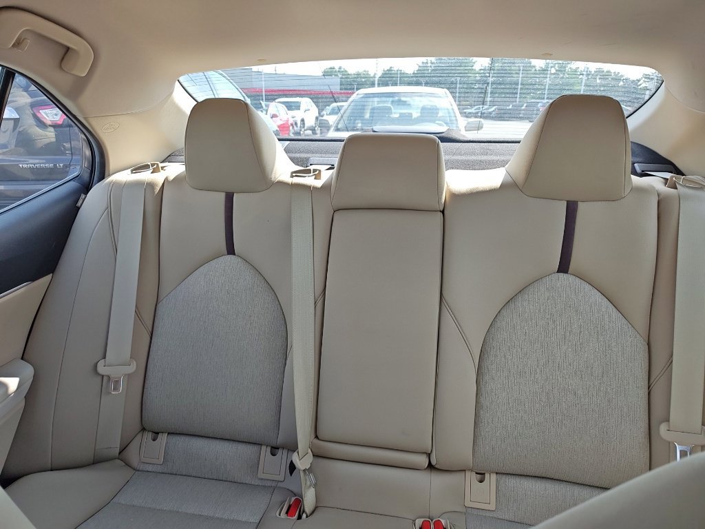 Used 2018 Toyota Camry LE FWD image 9
