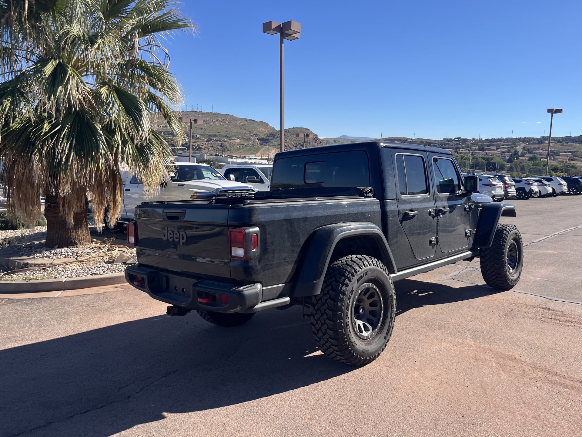 Used 2023 Jeep Gladiator Rubicon w/ Trailer Tow Package AWD/4WD image 7