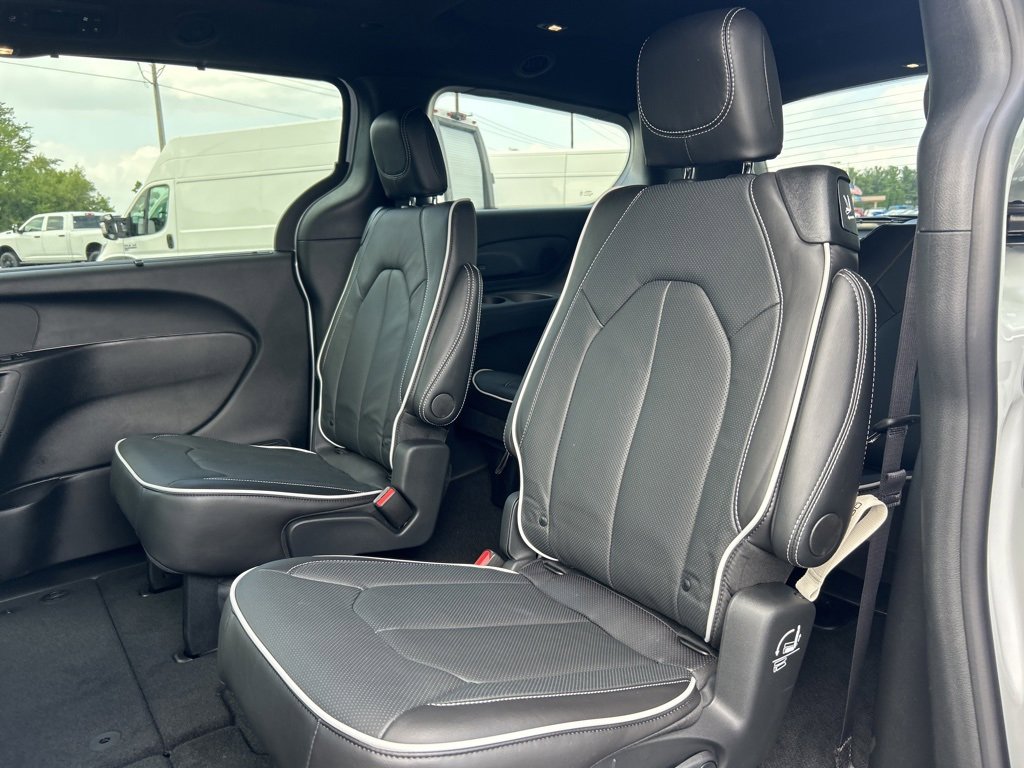 New 2026 Chrysler Pacifica Limited w/ S Appearance Package image 13