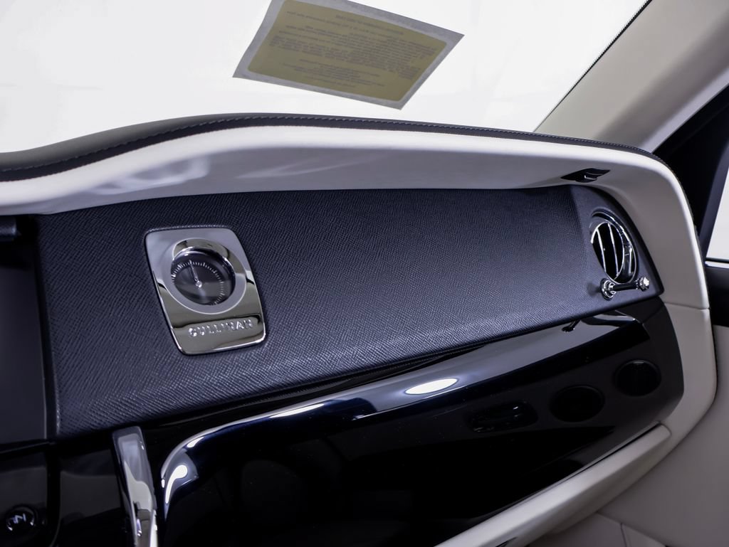 Used 2023 Rolls-Royce Cullinan w/ Technology Package AWD/4WD image 18
