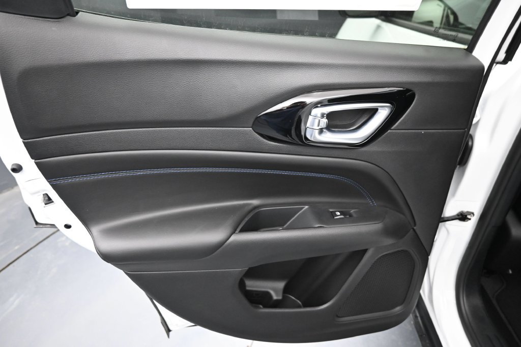 New 2026 Jeep Compass Latitude AWD/4WD image 17