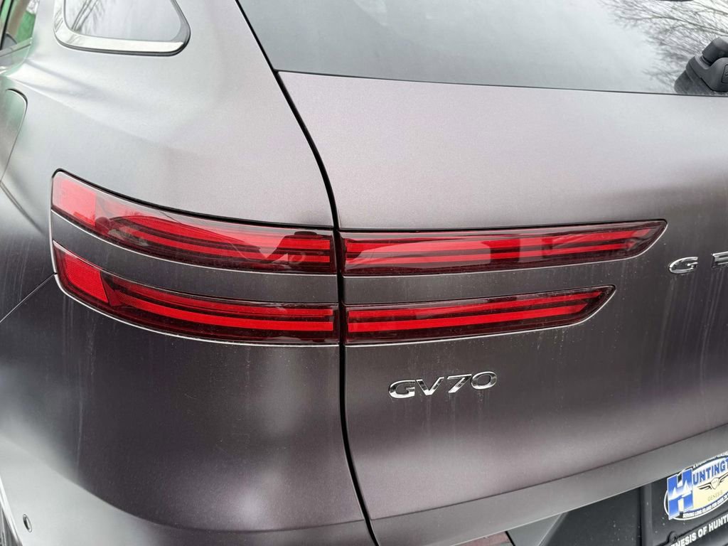 Certified 2023 Genesis GV70 2.5T w/ Sport Prestige Package image 8
