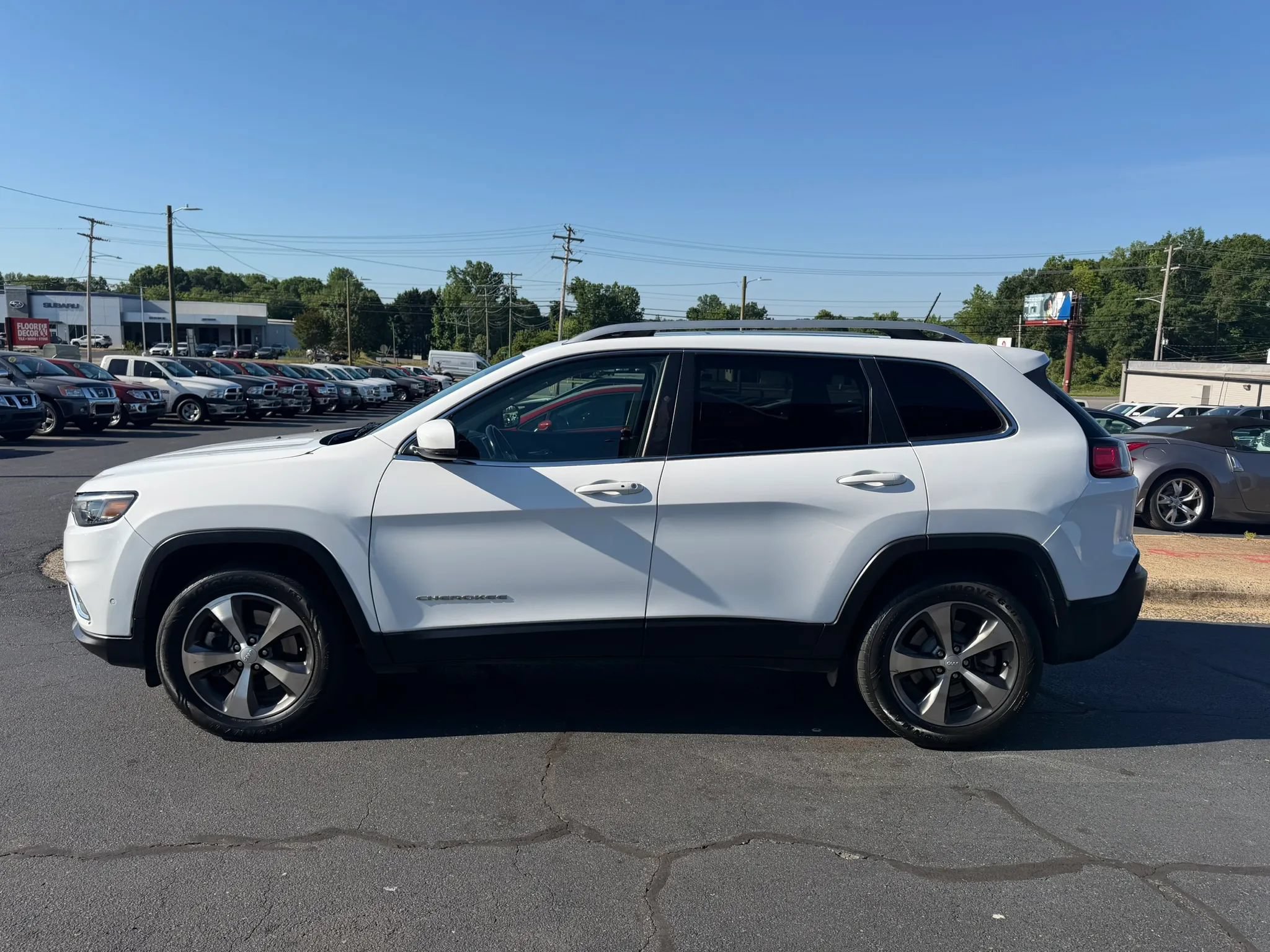 Used 2021 Jeep Cherokee Limited AWD/4WD image 4
