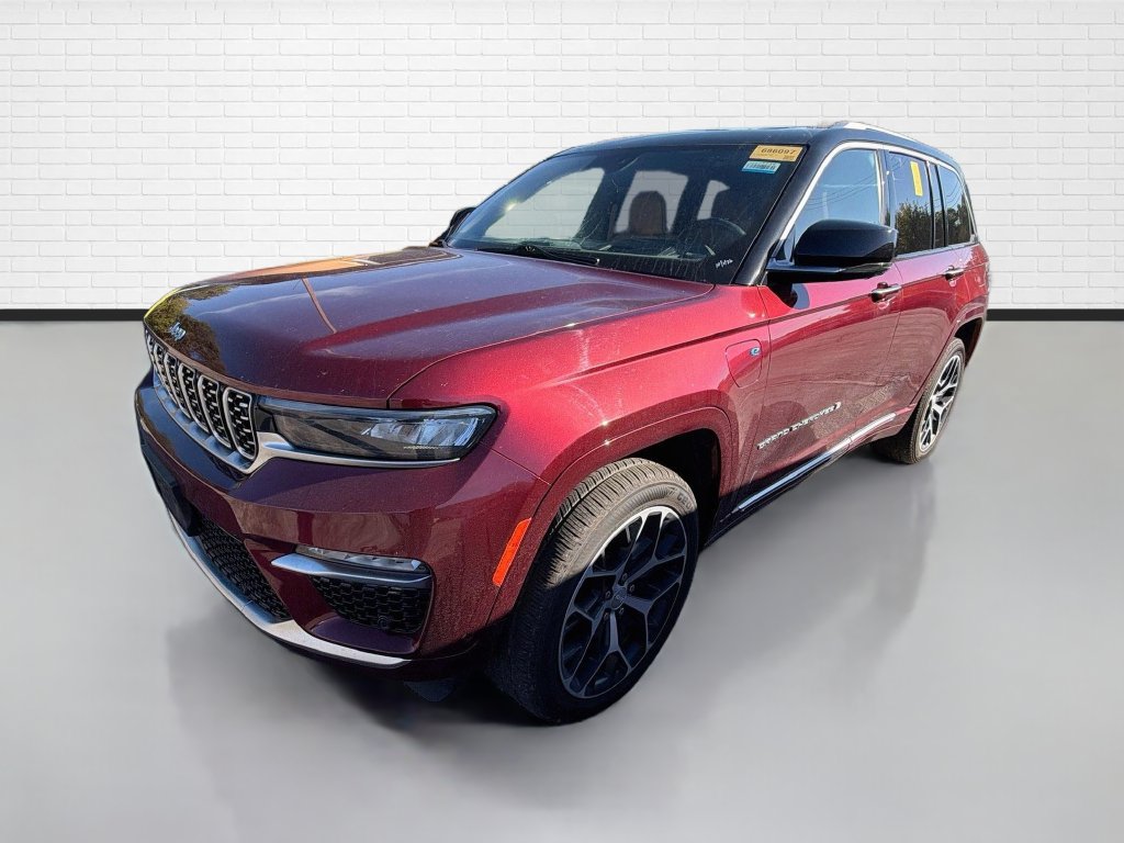 Used 2023 Jeep Grand Cherokee Summit AWD/4WD image 5