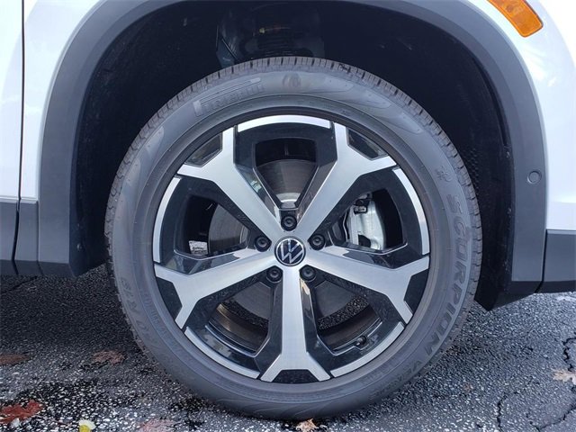 New 2025 Volkswagen Tiguan SE image 12