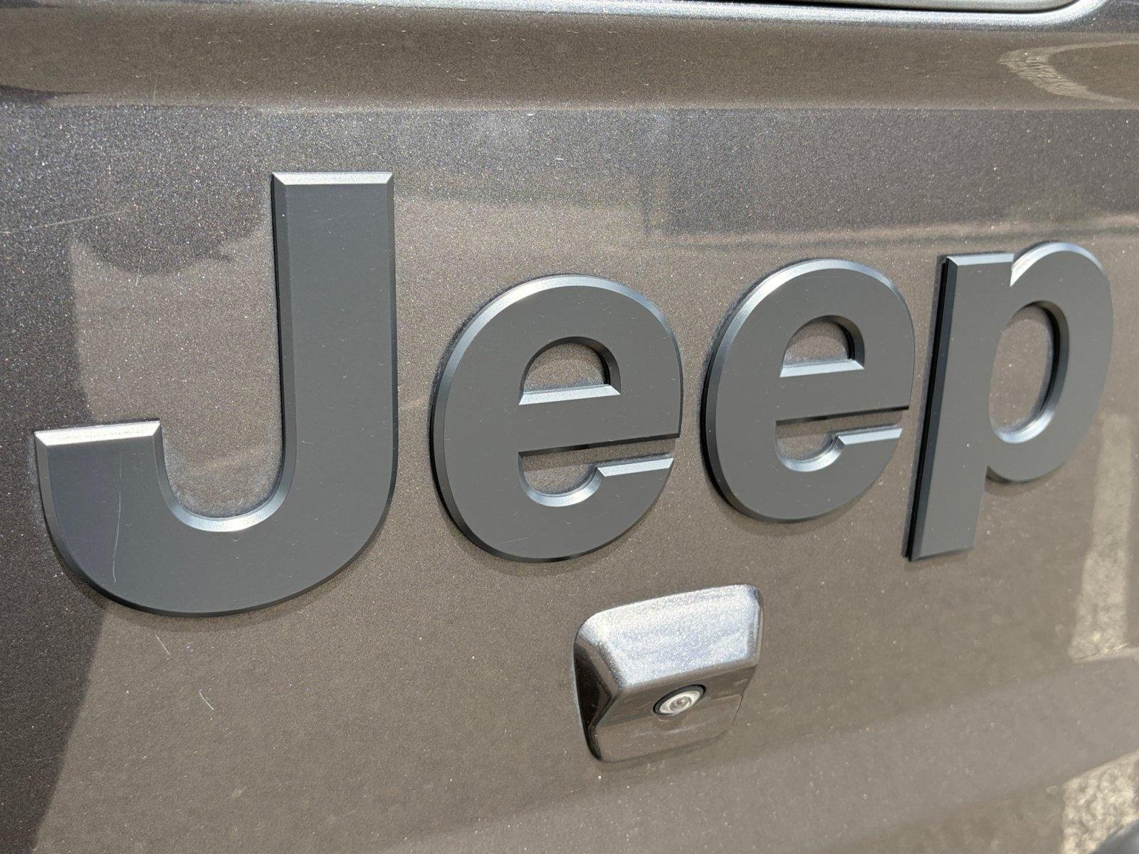 Used 2023 Jeep Gladiator Sport AWD/4WD image 19