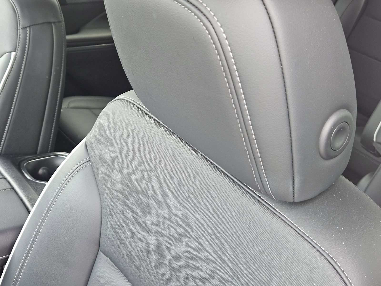 Used 2025 Buick Enclave Preferred image 33