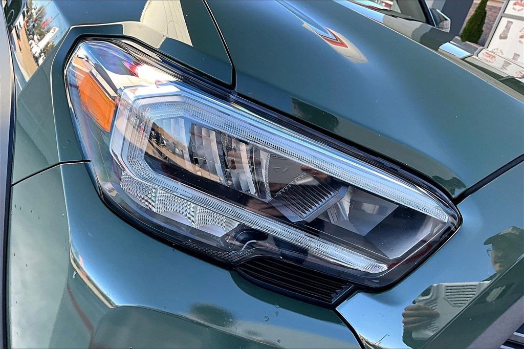 Certified 2021 Toyota Tacoma TRD Off-Road image 30