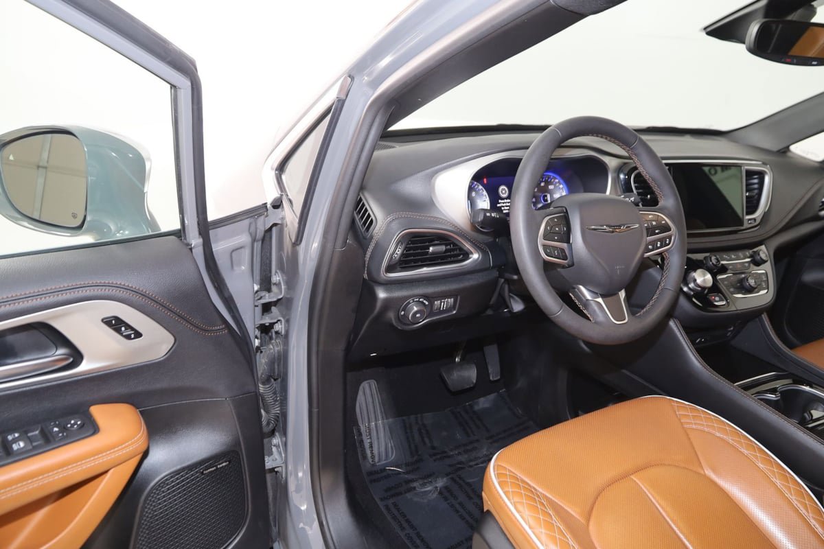 Used 2024 Chrysler Pacifica Pinnacle image 51