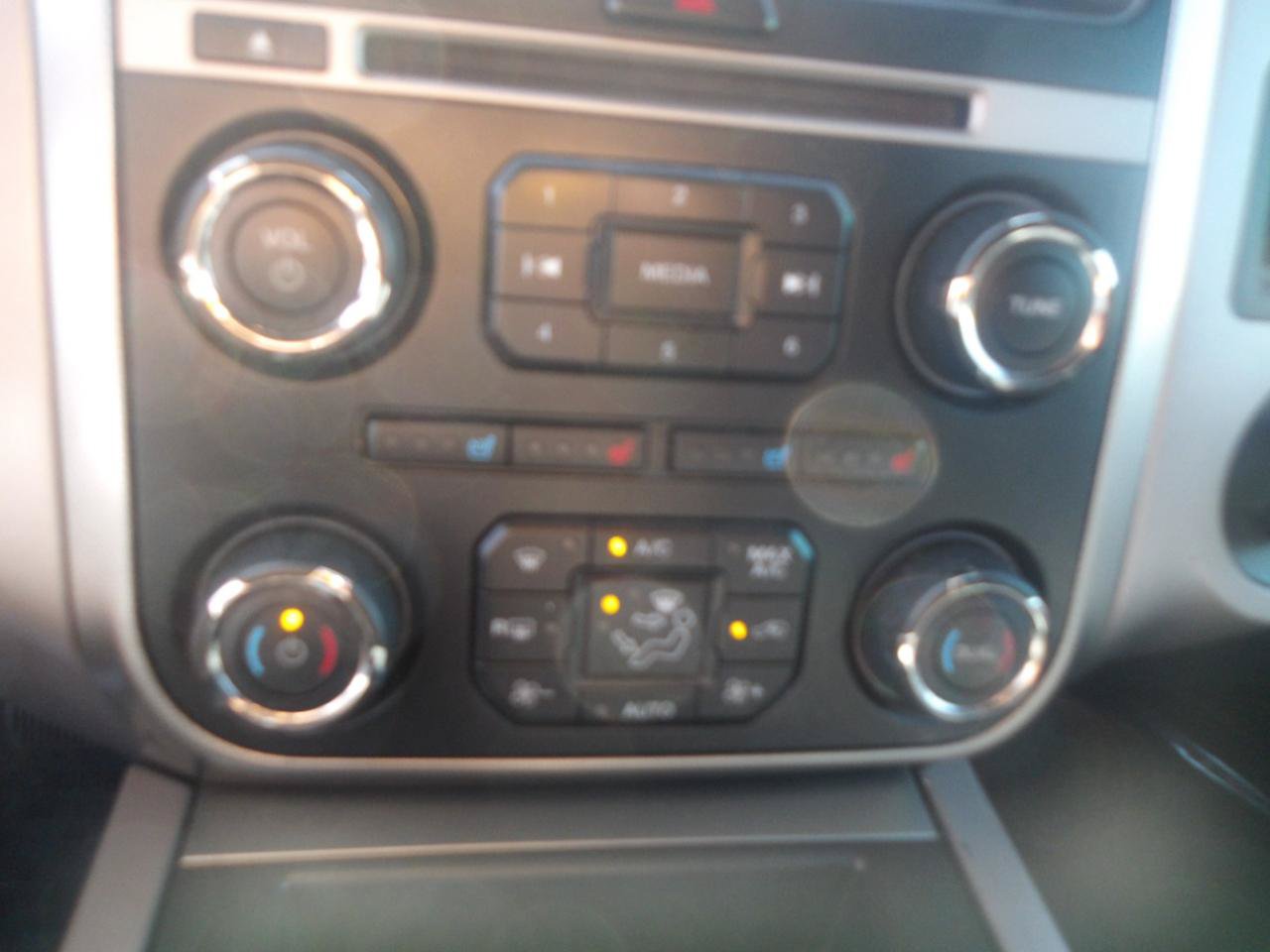 Used 2017 Ford Expedition EL XLT w/ Equipment Group 202A RWD image 25