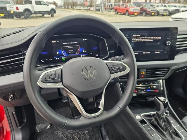 Used 2025 Volkswagen Jetta SE w/ Sunroof Package image 16
