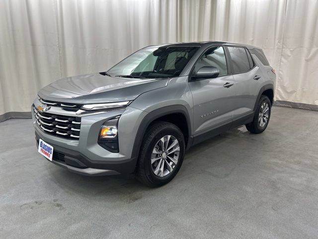 Used 2025 Chevrolet Equinox LT AWD/4WD image 2