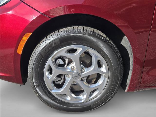 Used 2021 Chrysler Pacifica Limited image 9