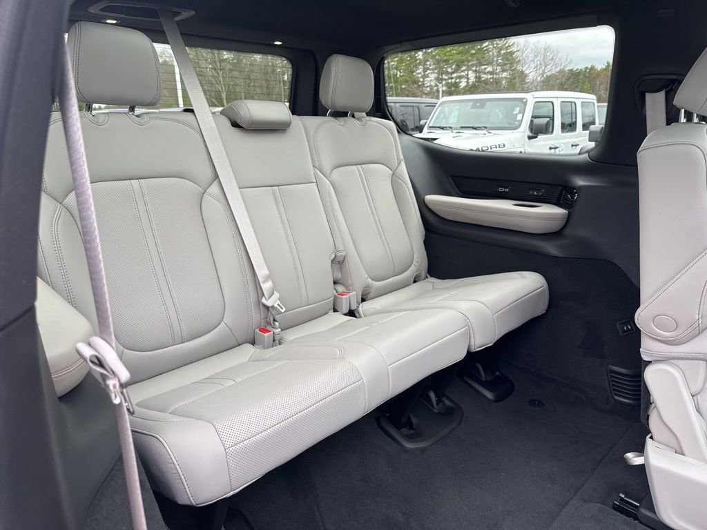 New 2026 Jeep Grand Wagoneer Summit image 32