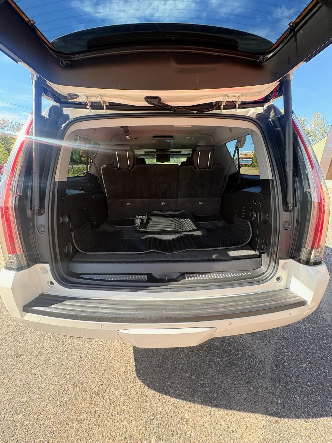 Used 2015 Cadillac Escalade ESV Luxury AWD/4WD image 46