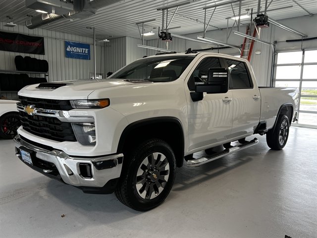 Used 2024 Chevrolet Silverado 3500 LT image 6