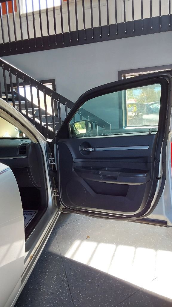 Used 2009 Dodge Charger SXT image 11