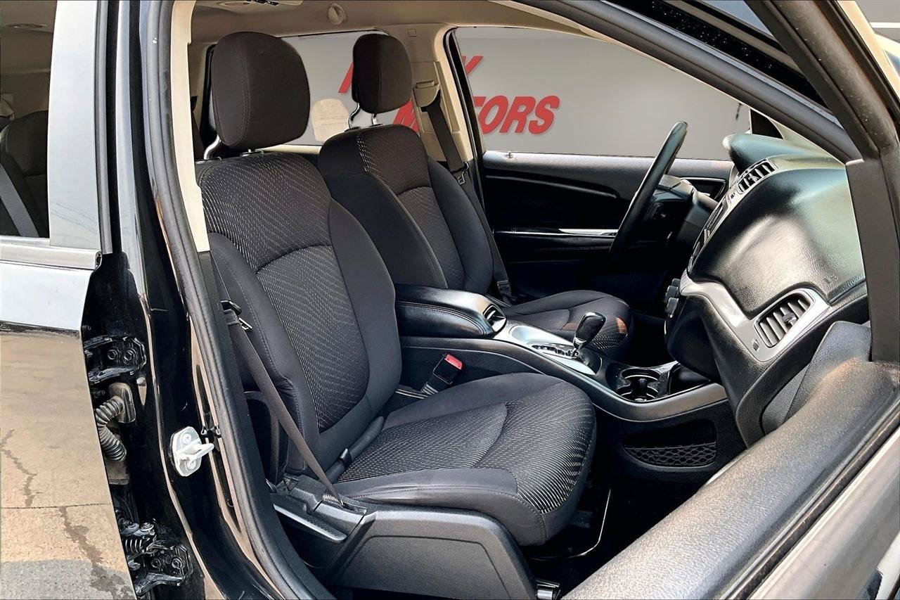 Used 2016 Dodge Journey SXT w/ Comfort/Convenience Group AWD/4WD image 31